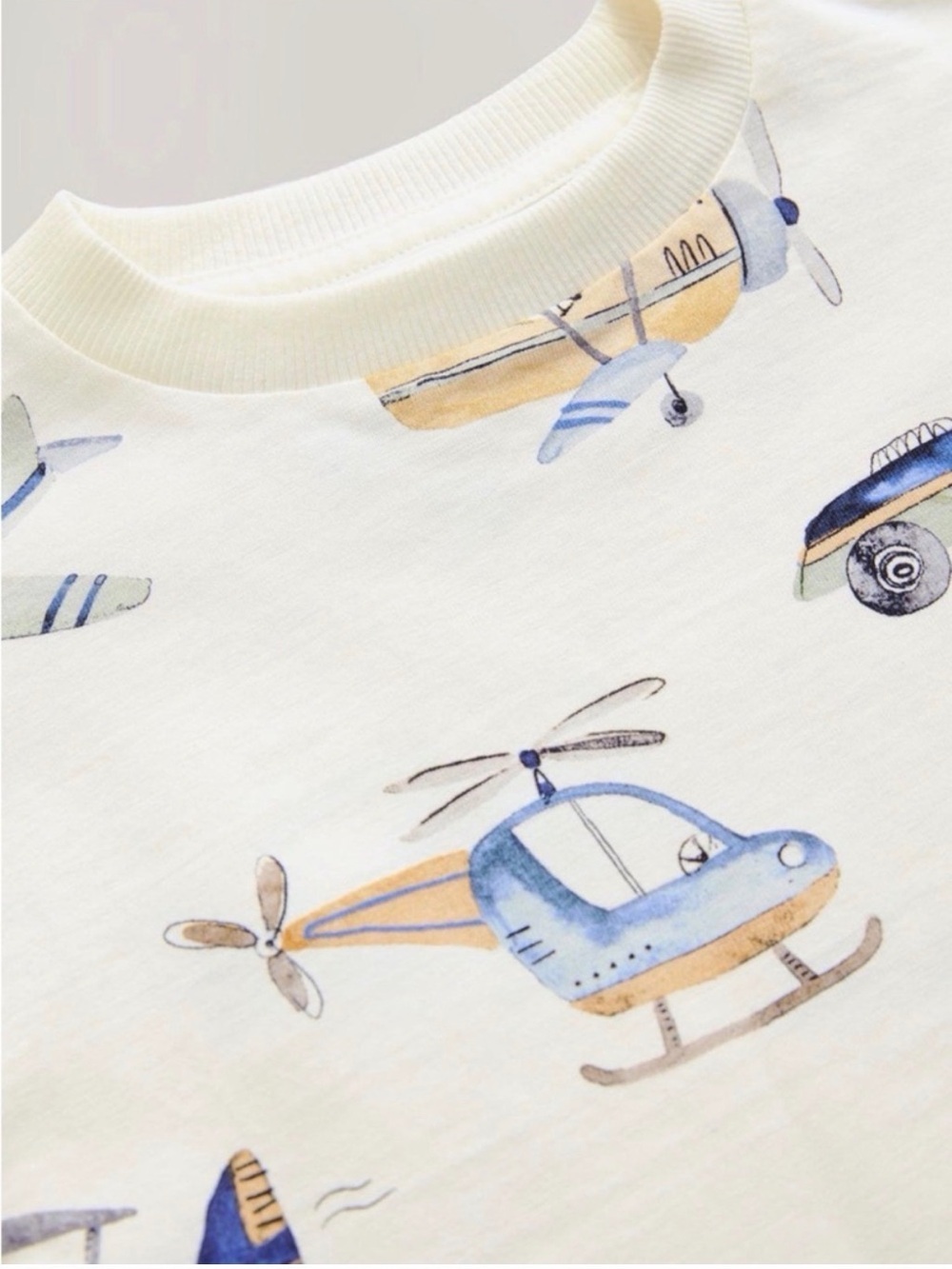 ( SET) NEXT Tee with Blue Airplane Sketches and Muslin Shorts Size 5 - Picture 3 of 7